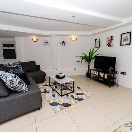 Spacious Flat With Patio & Parking In City Centre Reading Exterior photo