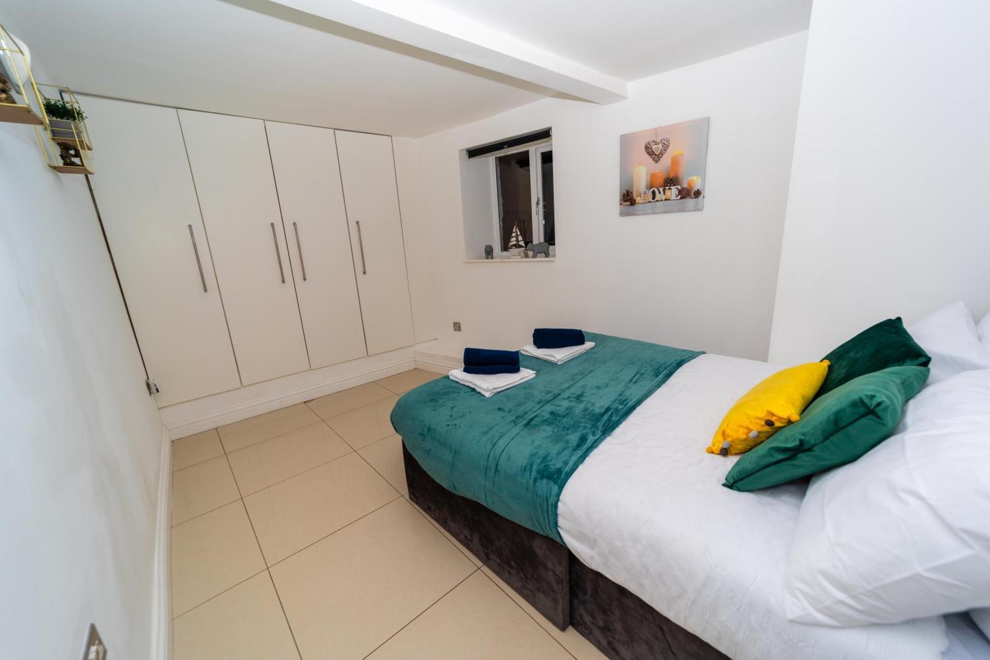 Spacious Flat With Patio & Parking In City Centre Reading Exterior photo
