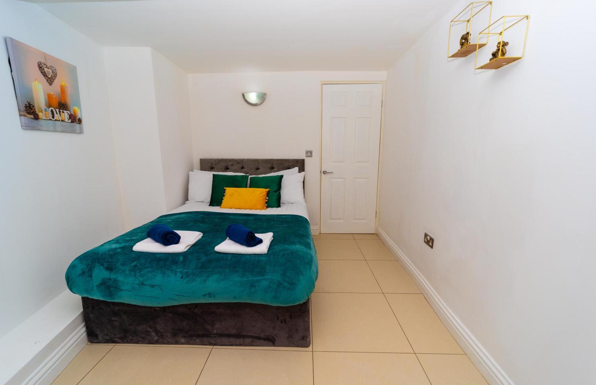 Spacious Flat With Patio & Parking In City Centre Reading Exterior photo
