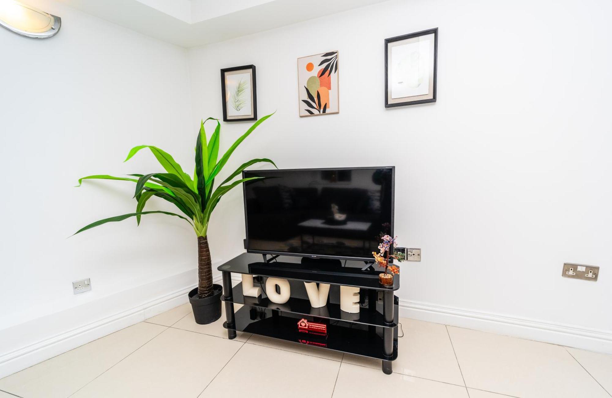 Spacious Flat With Patio & Parking In City Centre Reading Exterior photo