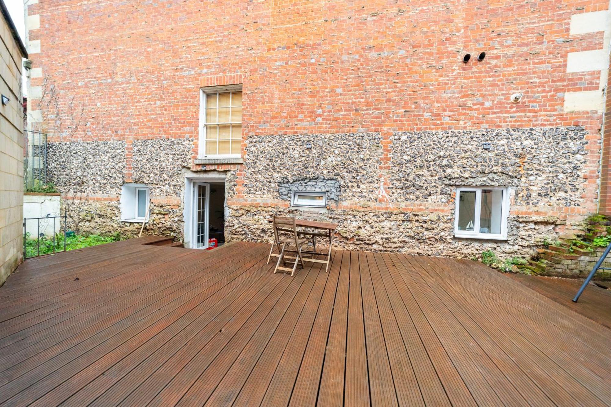 Spacious Flat With Patio & Parking In City Centre Reading Exterior photo