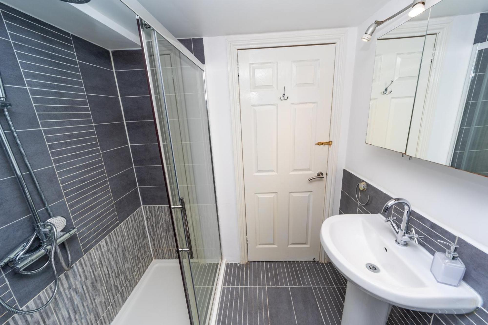 Spacious Flat With Patio & Parking In City Centre Reading Exterior photo